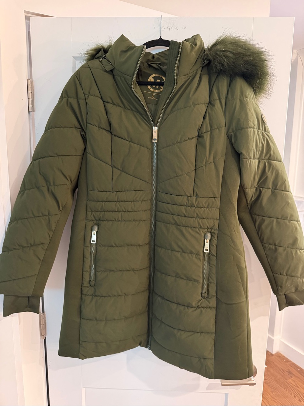 Michael Kors woman’s Olive Green Quilted Hooded Coat with Faux Fur Trim size L
